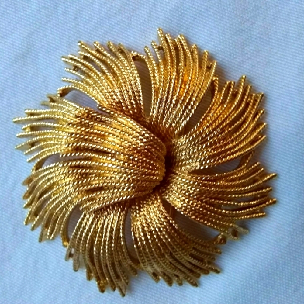 Monet Cordelia Sunburst Brooch Pin Gold Tone Book Piece Highly Collectible NICE